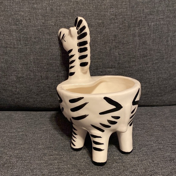 Zebra Potted Plant Holder - Picture 5 of 12